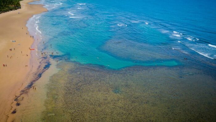 Vista aérea das praias de Barra Grande, um dos destinos turísticos mais visitados da península de Maraú, no sul do estado da Bahia