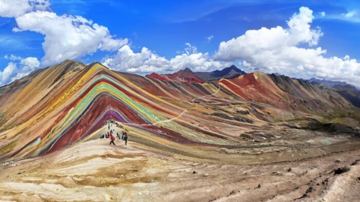 A surpreendente e colorida montanha arco-íris