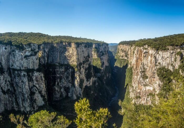 Cânion de Itaimbezinho em Aparados da Serra National Park Cambara do Sul Rio Grande do Sul Brasil scaled