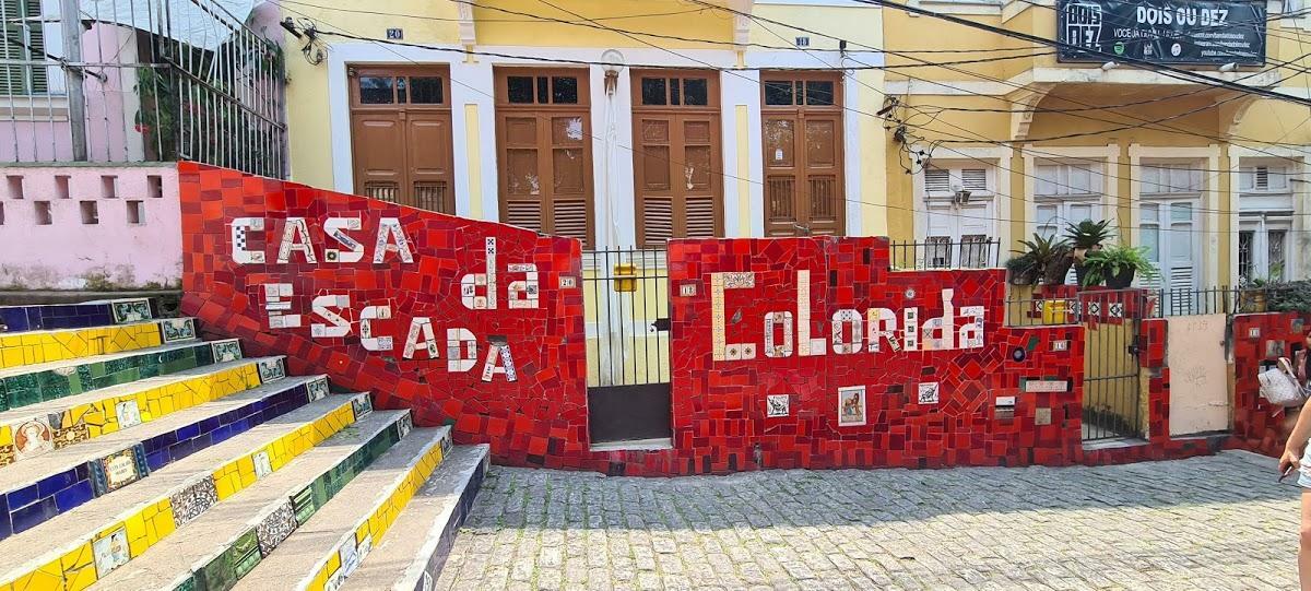 casa da escada colorida