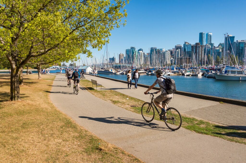 Ciclismo pelo mundo descubra países perfeitos para quem ama pedalar - Vancouver - Canadá